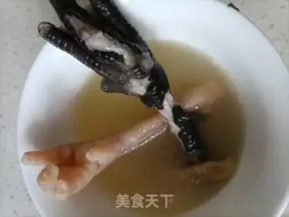 Make Chicken claw glue soup step 7