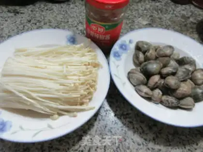 Make A tin cardbox of gold and mushroom clams step 0