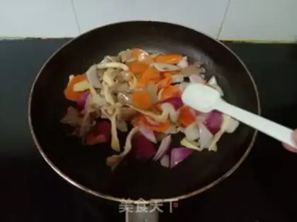 Make The onions are making carrots step 4