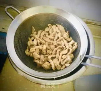Make The apricot mushrooms used to fry oil step 0