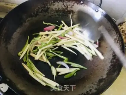 Make The apricot mushrooms used to fry oil step 2