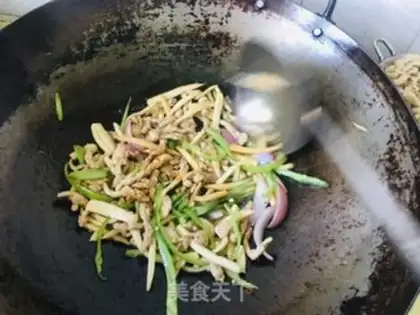 Make The apricot mushrooms used to fry oil step 5