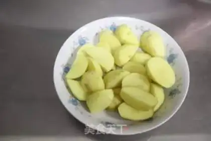 Make Five flowers for the potatoes step 7