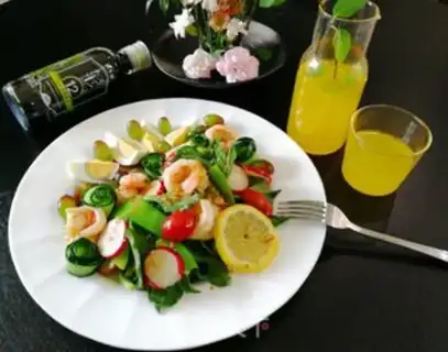 Make Light-food vegetable and fruit shrimp salad step 4
