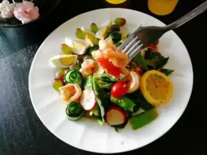 Make Light-food vegetable and fruit shrimp salad step 5