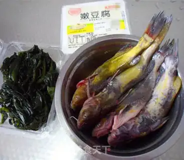 Make Seafood and fish soup step 0