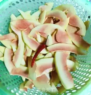 Make Spicy papaya step 1