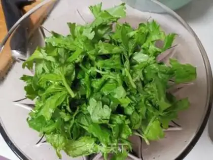 Make Celery leaves step 0