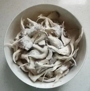 Make Mushroom fried eggs step 1