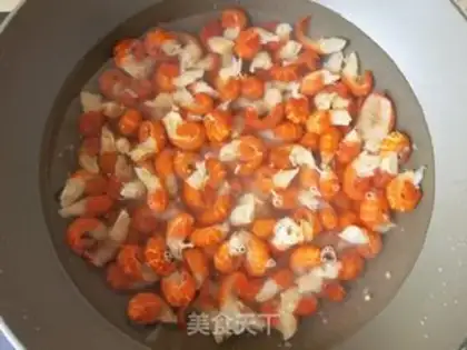 Make Garlic lobster cover noodle step 1