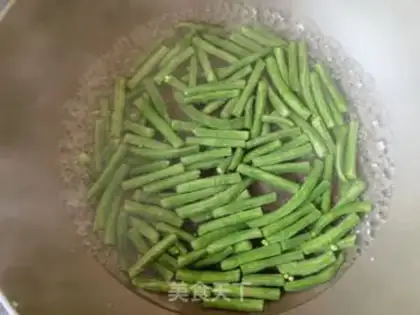Make Olive oil, fried beans step 1
