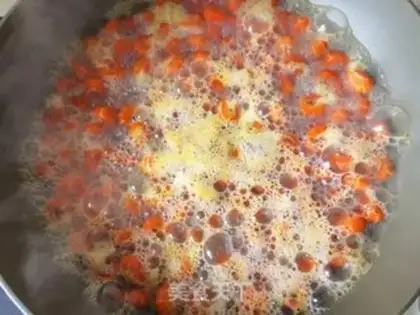 Make Garlic lobster cover noodle step 2