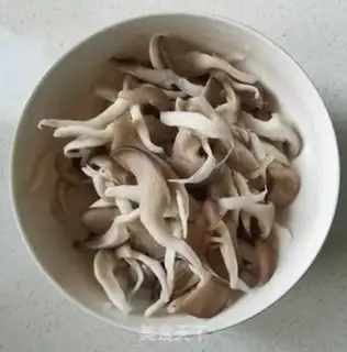 Make Mushroom fried eggs step 3