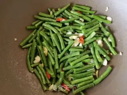 Make Olive oil, fried beans step 4
