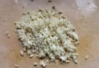 Make Garlic lobster cover noodle step 5
