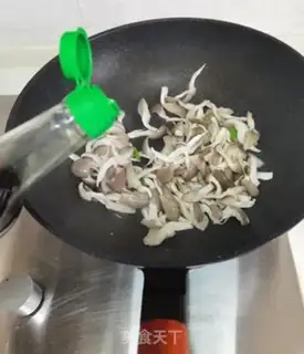 Make Mushroom fried eggs step 6