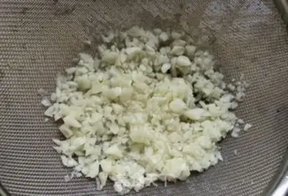 Make Garlic lobster cover noodle step 6