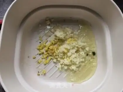 Make Garlic lobster cover noodle step 9