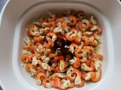 Make Garlic lobster cover noodle step 12