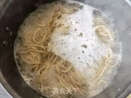 Make Garlic lobster cover noodle step 19