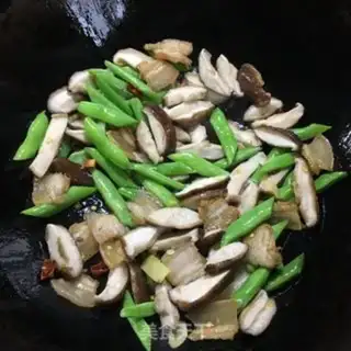 Make Fry mushrooms and beans step 2