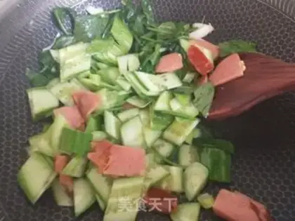 Make cucumber spinach fried eggs step 2