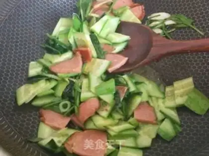 Make cucumber spinach fried eggs step 3