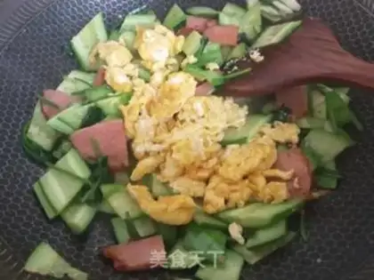 Make cucumber spinach fried eggs step 4