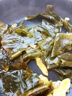 Make Seaweed tofu soup step 7