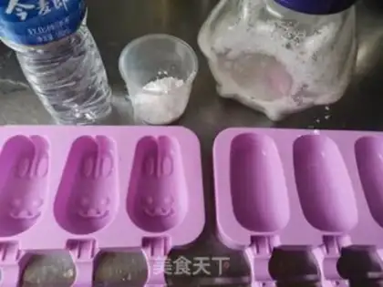 Make Homemade salt popsicle ice step 0
