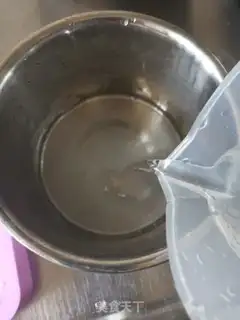 Make Homemade salt popsicle ice step 3