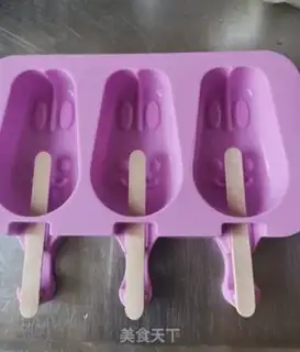 Make Homemade salt popsicle ice step 7
