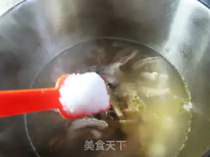 Make Quail egg pig belly chicken soup step 9