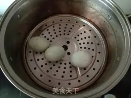 Make Frozen peanuts and eggs step 1