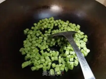 Make Four seasons of bean fried meat step 0