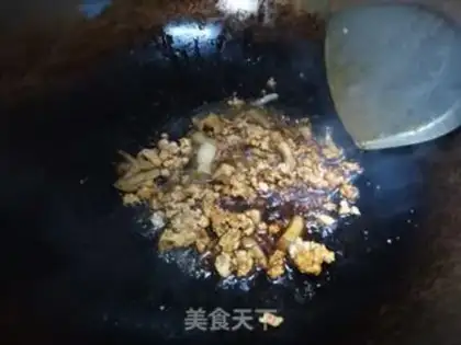 Make Four seasons of bean fried meat step 4
