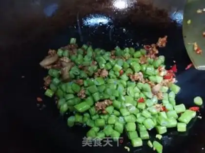 Make Four seasons of bean fried meat step 6