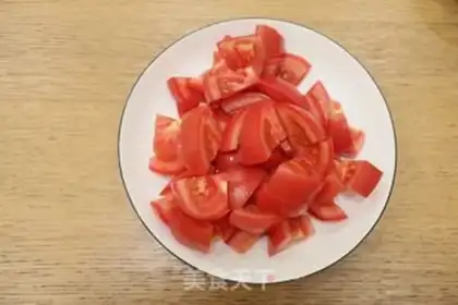 Make Tomato fried eggs step 1