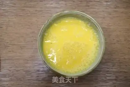 Make Tomato fried eggs step 2