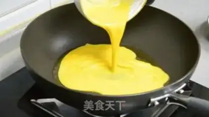 Make Tomato fried eggs step 3