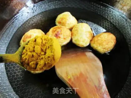 Make Curry fried eggs step 7