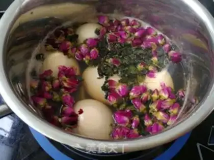Make Roses and tea eggs step 3