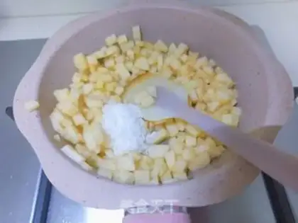 Make Eggskin apple pie step 1