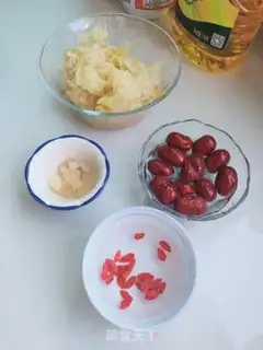 Make The silver spoon of red dates step 0