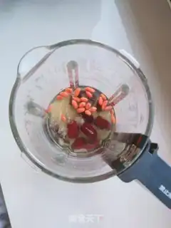 Make The silver spoon of red dates step 2