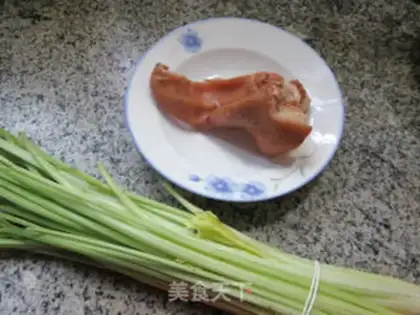 Make Pork ears for celery step 0