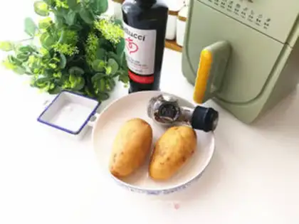 Make Black pepper baked fries step 0
