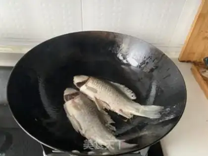 Make Ginger-snack fish soup step 0