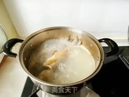 Make Ginger-snack fish soup step 2