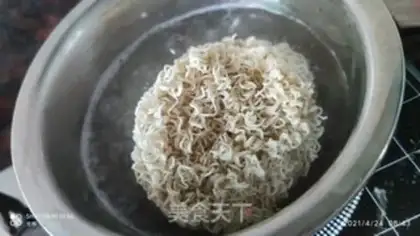 Make Noodles for tomato step 0